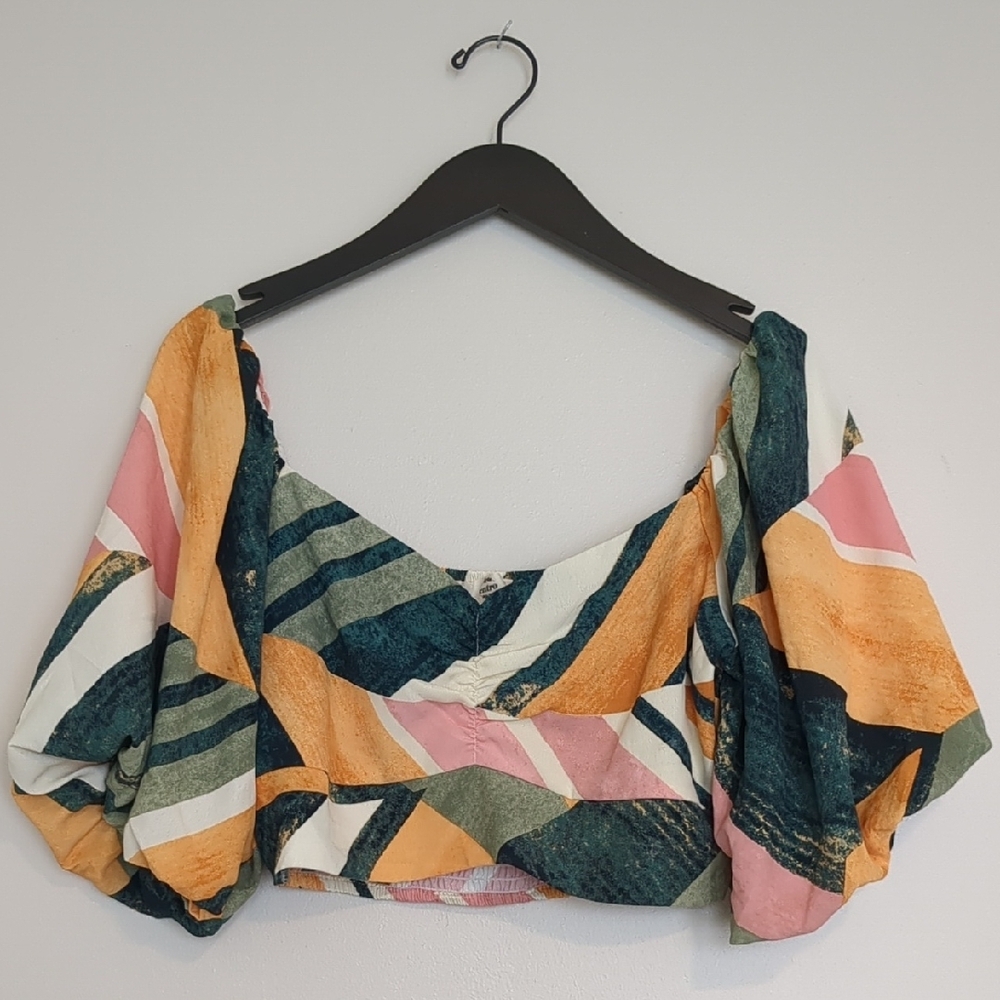 entro NWOT boutique colorful cropped blouse pullover style puff sleeves Med